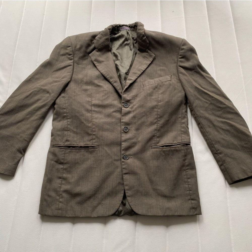 Men's Brown Three-Button Blazer - Timeless Tailored Look
